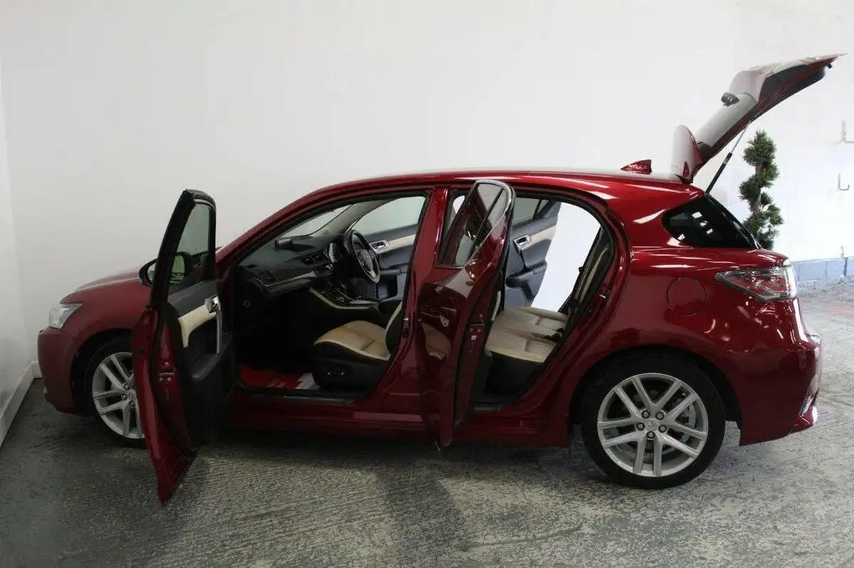 2014-lexus-ct-200h-18-premier-big-18