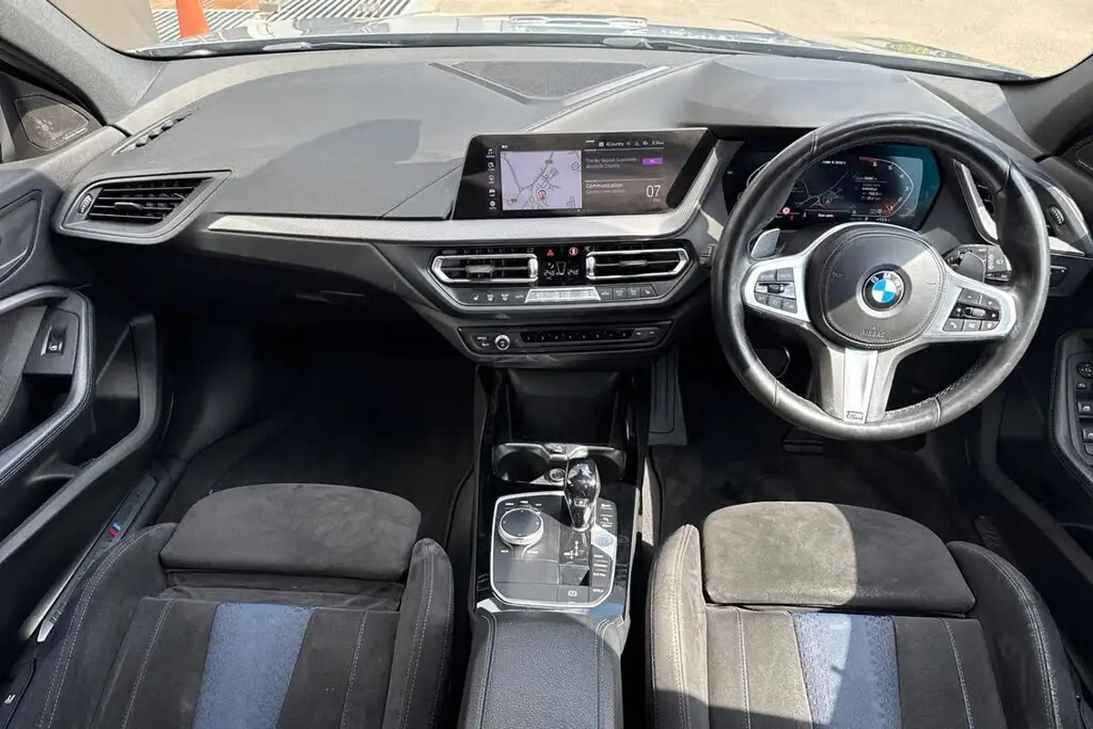 2021-bmw-1-series-20-m135i-xdrive-big-32