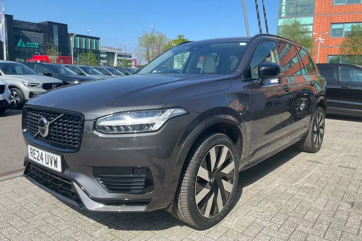 2024-volvo-xc90-20-t8-plus-big-12