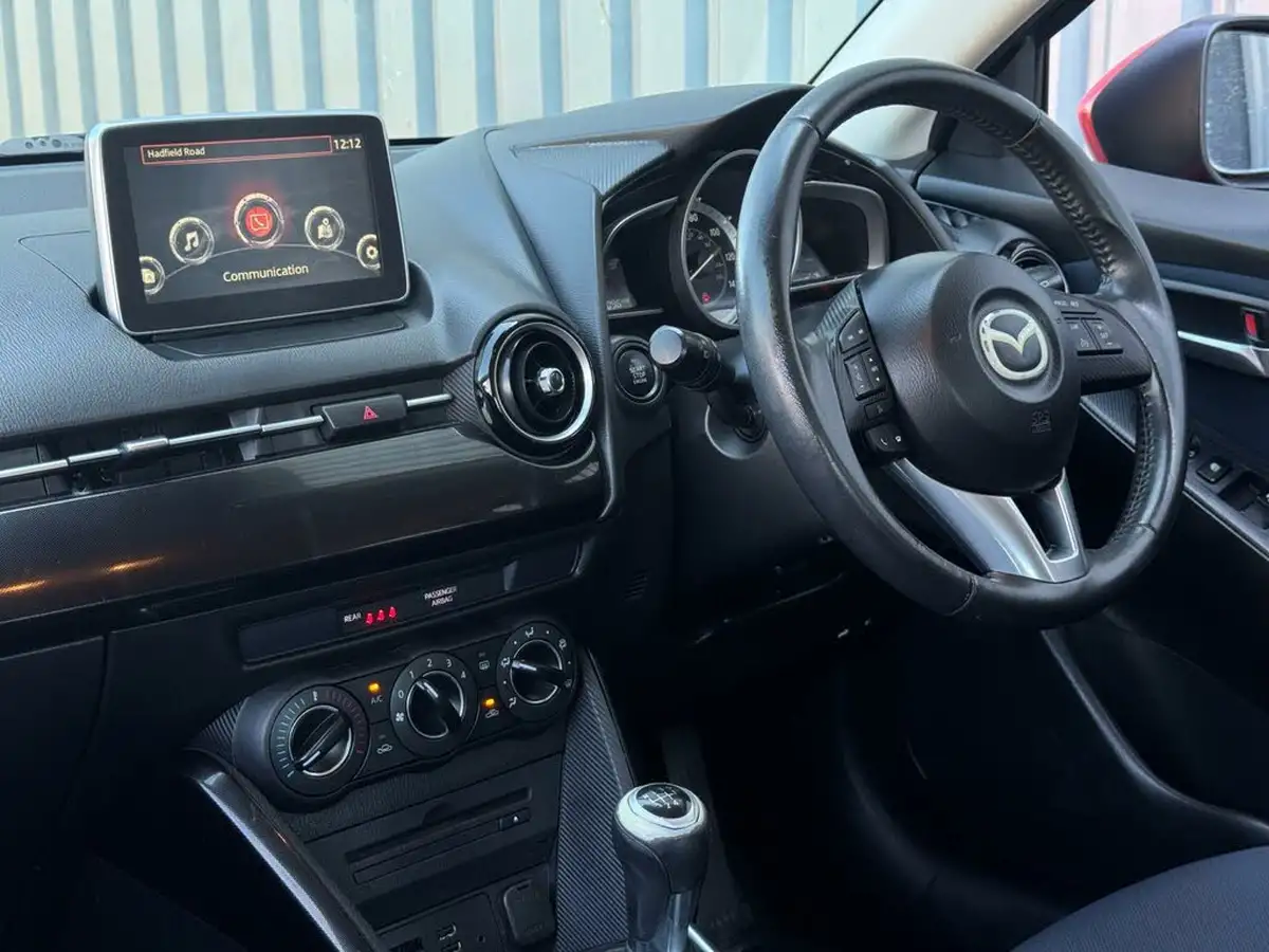 2015-mazda-mazda2-15-se-l-nav-big-2
