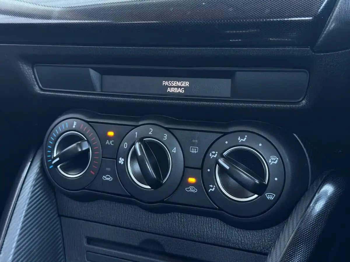 2015-mazda-mazda2-15-se-l-nav-big-26
