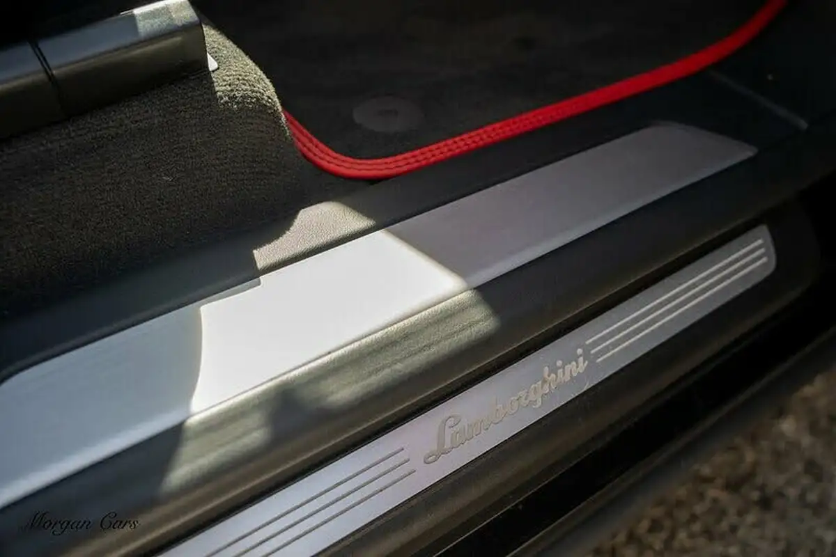 2022-lamborghini-urus-40-no-trim-big-49