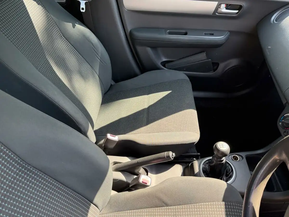 2007-suzuki-swift-13-gl-5d-big-27