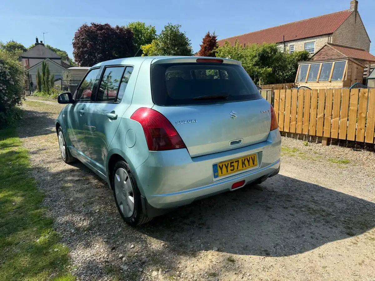 2007-suzuki-swift-13-gl-5d-big-3