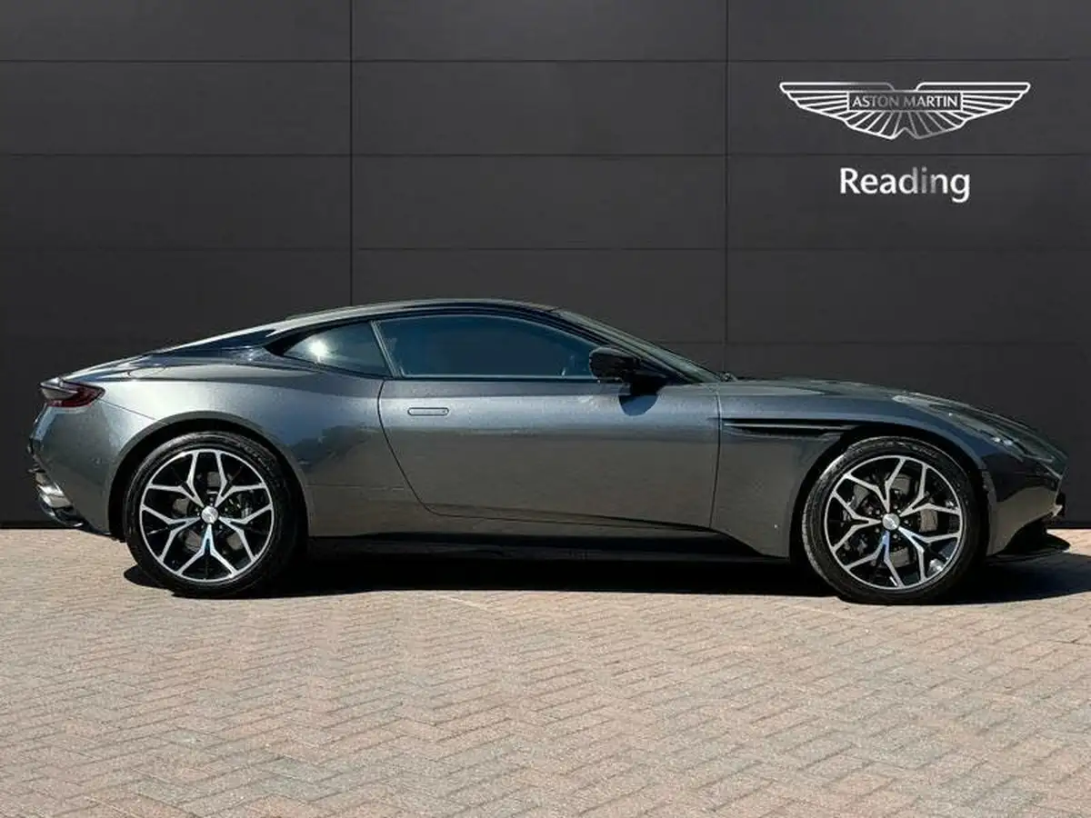 2021-aston-martin-db11-40-v8-528bhp-big-20