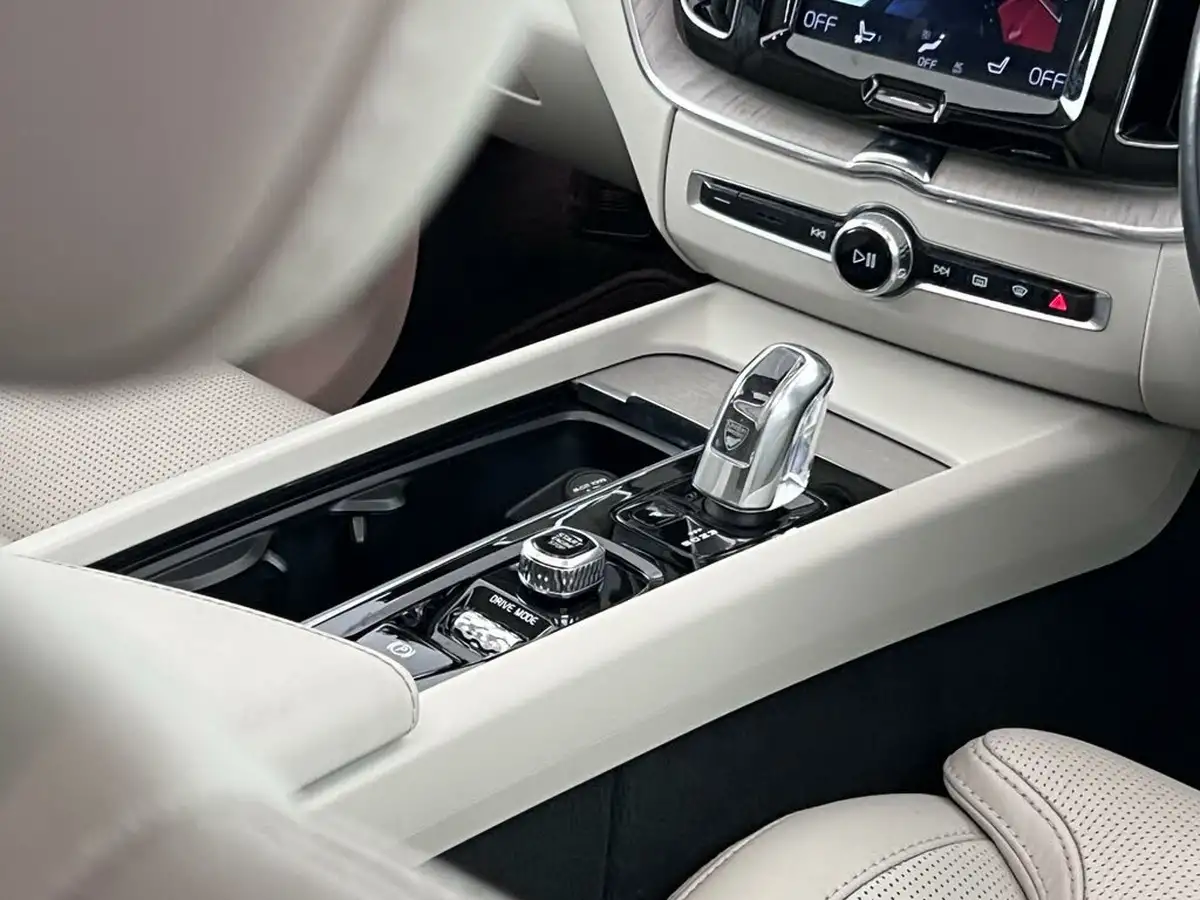 2018-volvo-xc60-20-t8-inscription-pro-390bhp-twin-engine-big-42