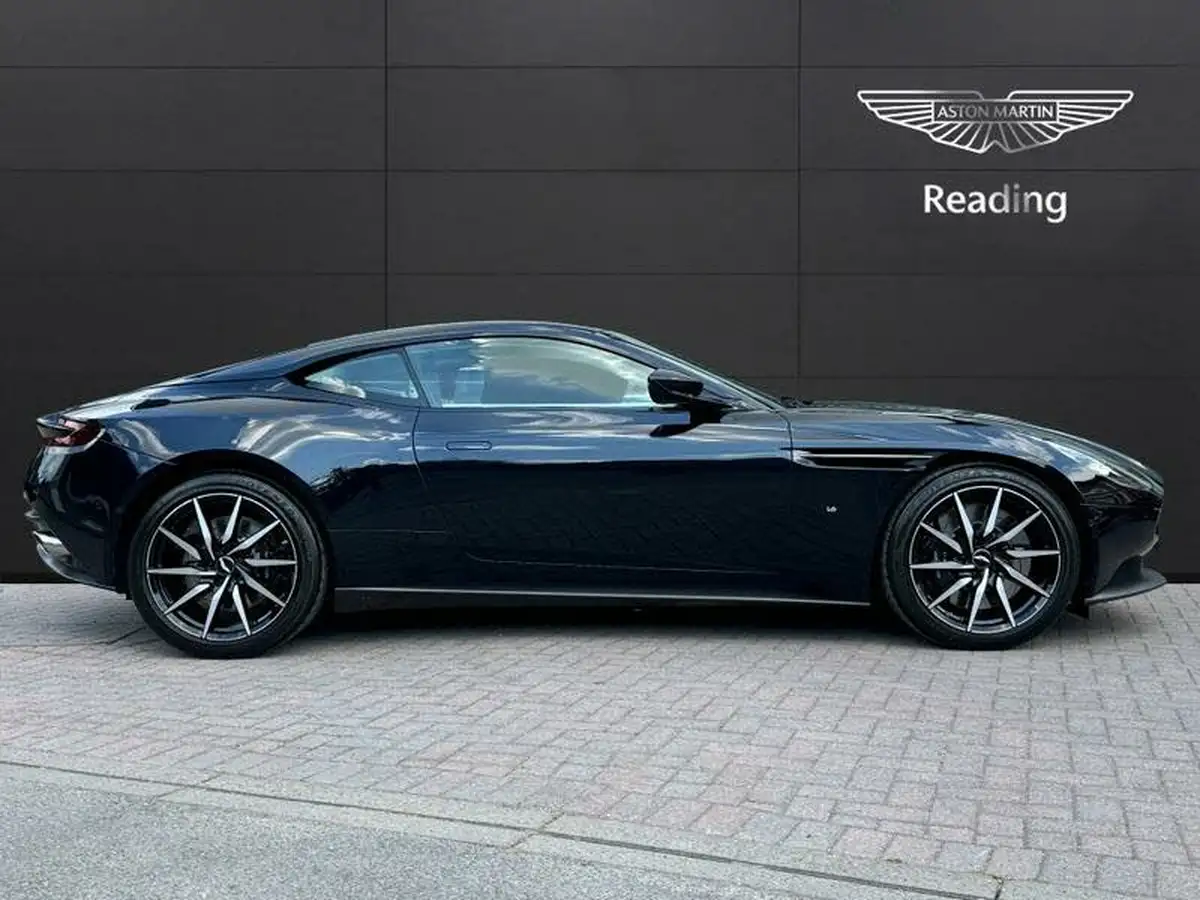 2017-aston-martin-db11-52-v12-big-12