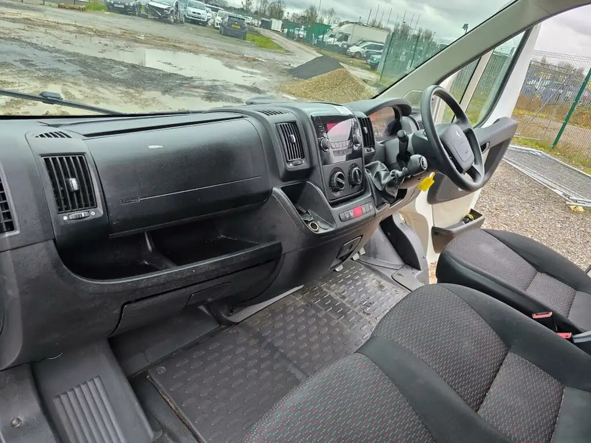 2018-peugeot-boxer-20-bluehdi-440-l4-h2-130-panel-big-22
