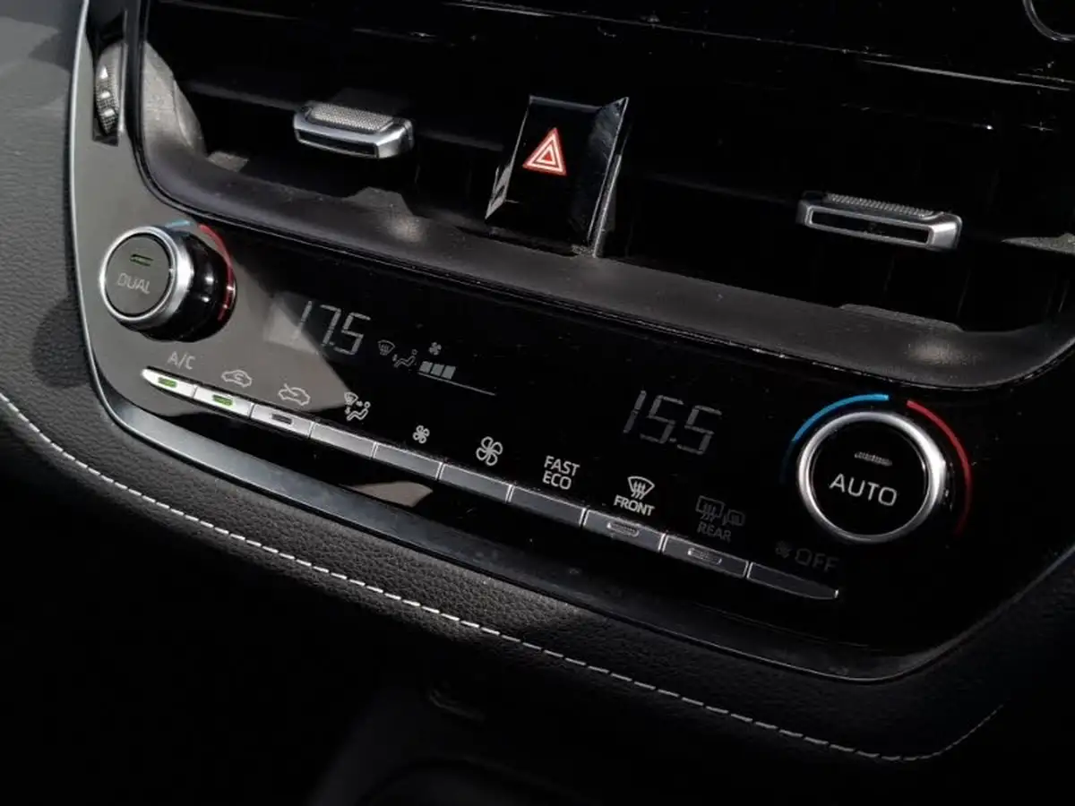 2022-toyota-corolla-18-vvt-i-icon-120bhp-trk-hatchback-5d-big-12
