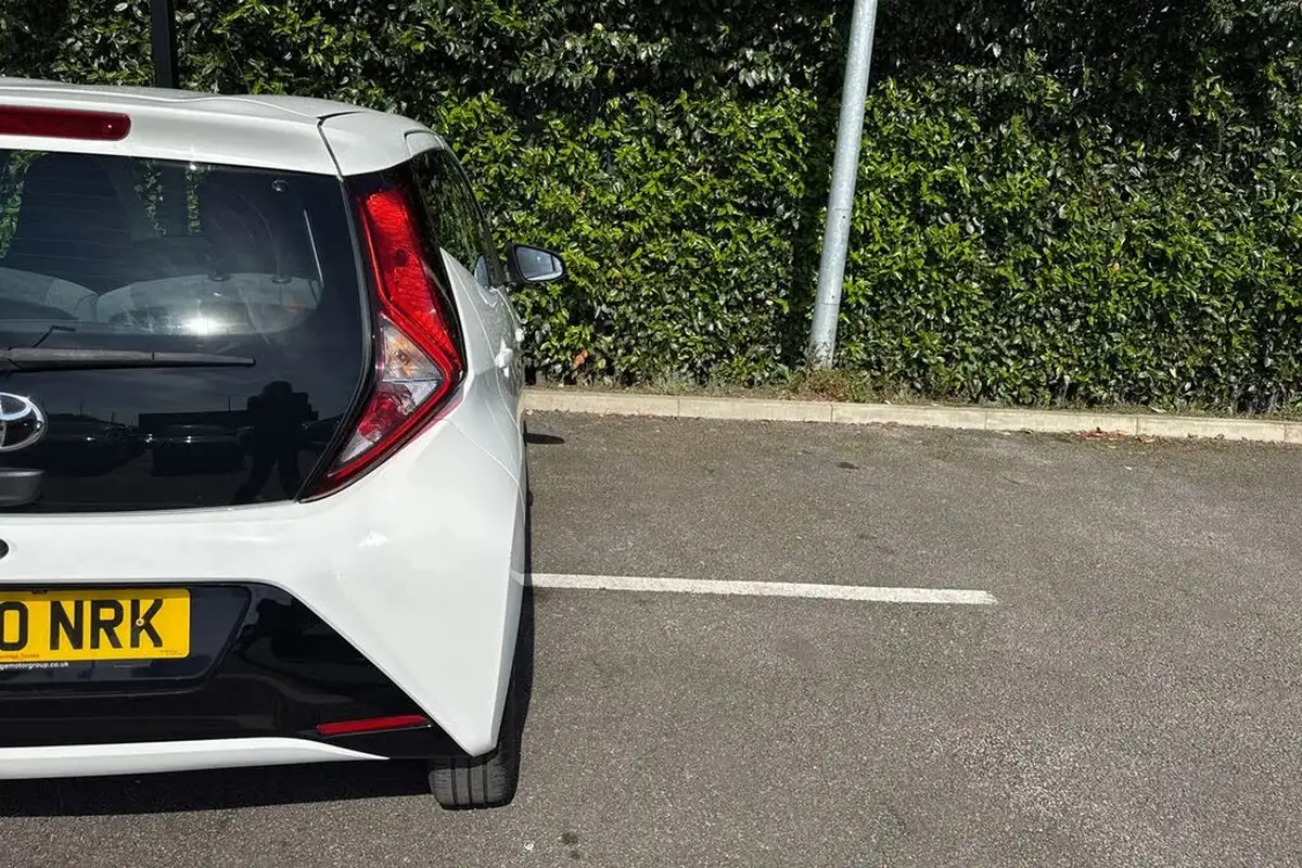 2020-toyota-aygo-10-vvt-i-x-play-big-33