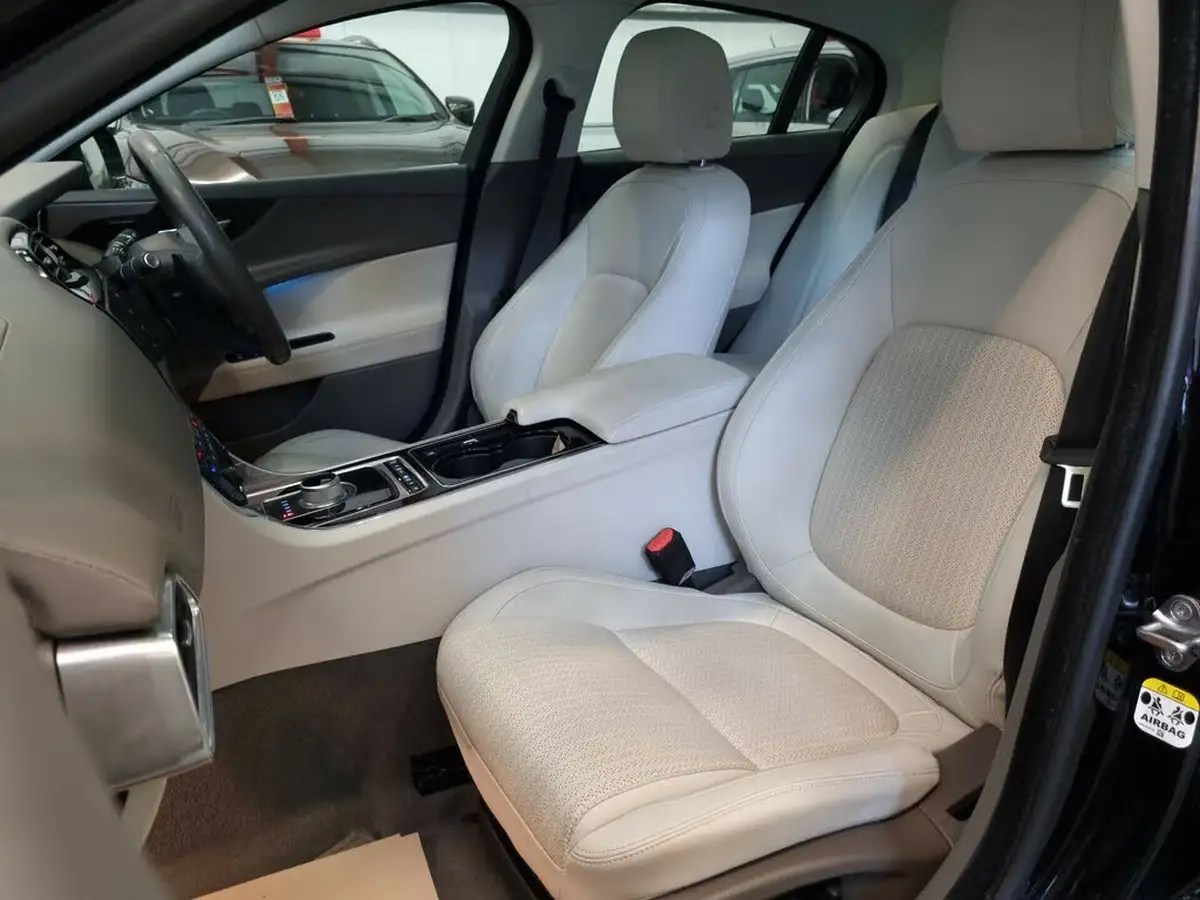 2015-jaguar-xe-20td-portfolio-180ps-auto-big-11