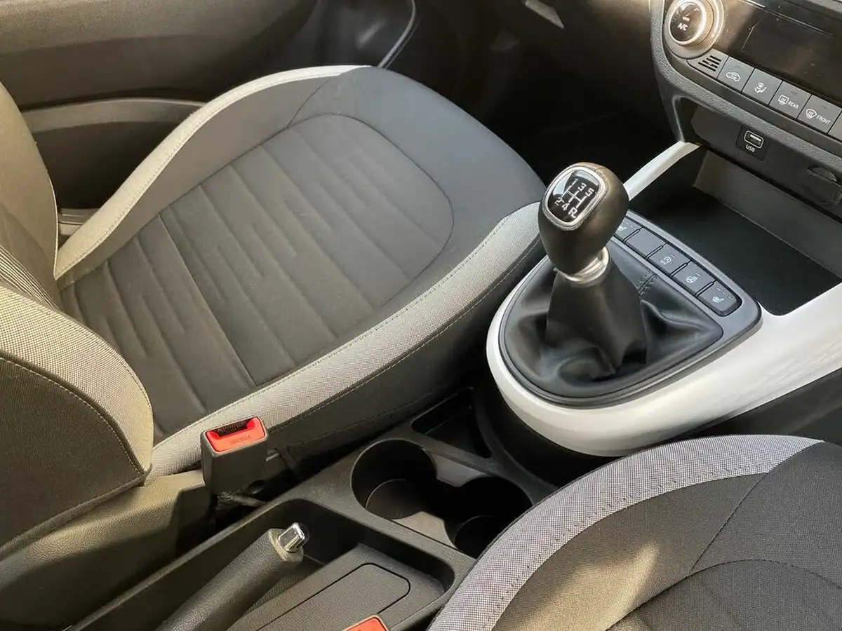 2022-hyundai-i10-10-premium-big-18