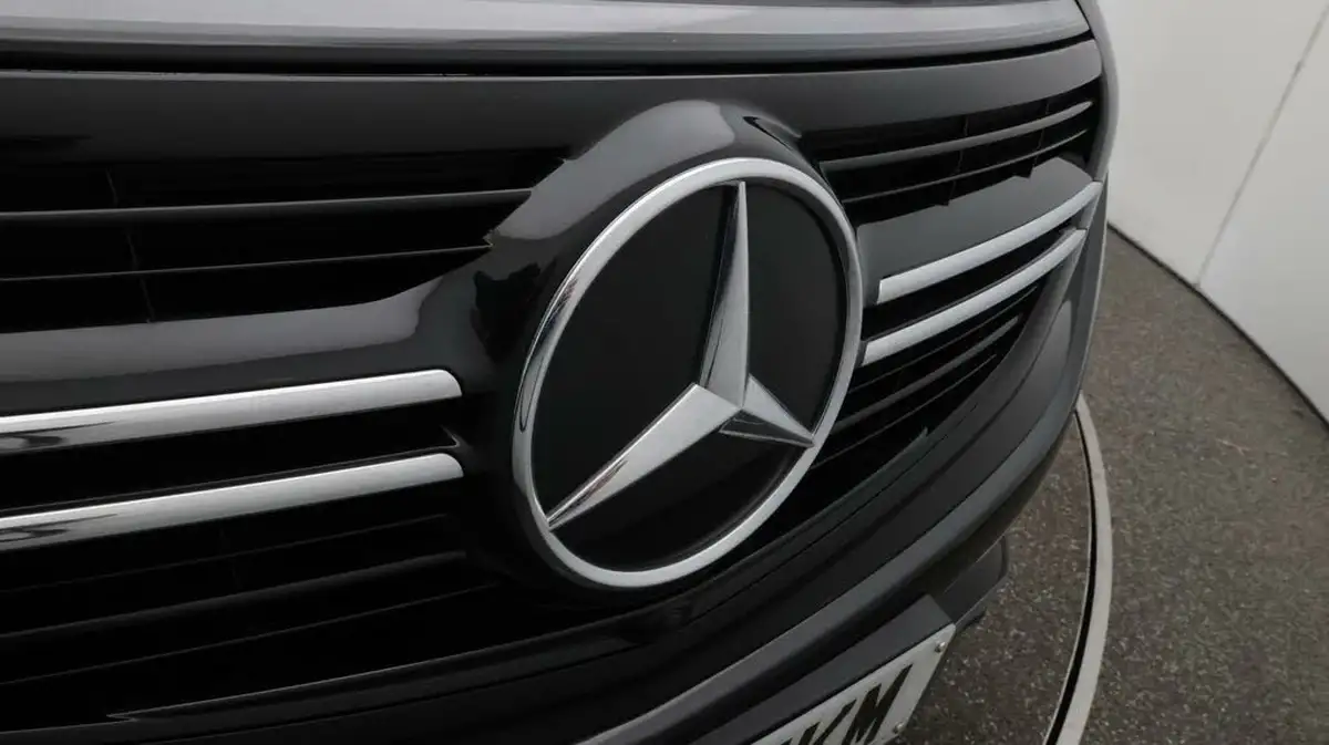 2022-mercedes-benz-eqc-e-eqc-400-amg-line-big-23