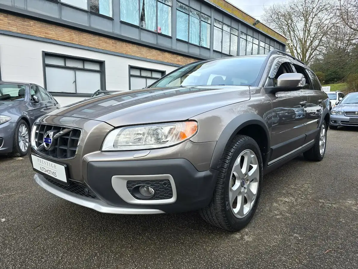 2011-volvo-xc70-30-t6-se-big-49
