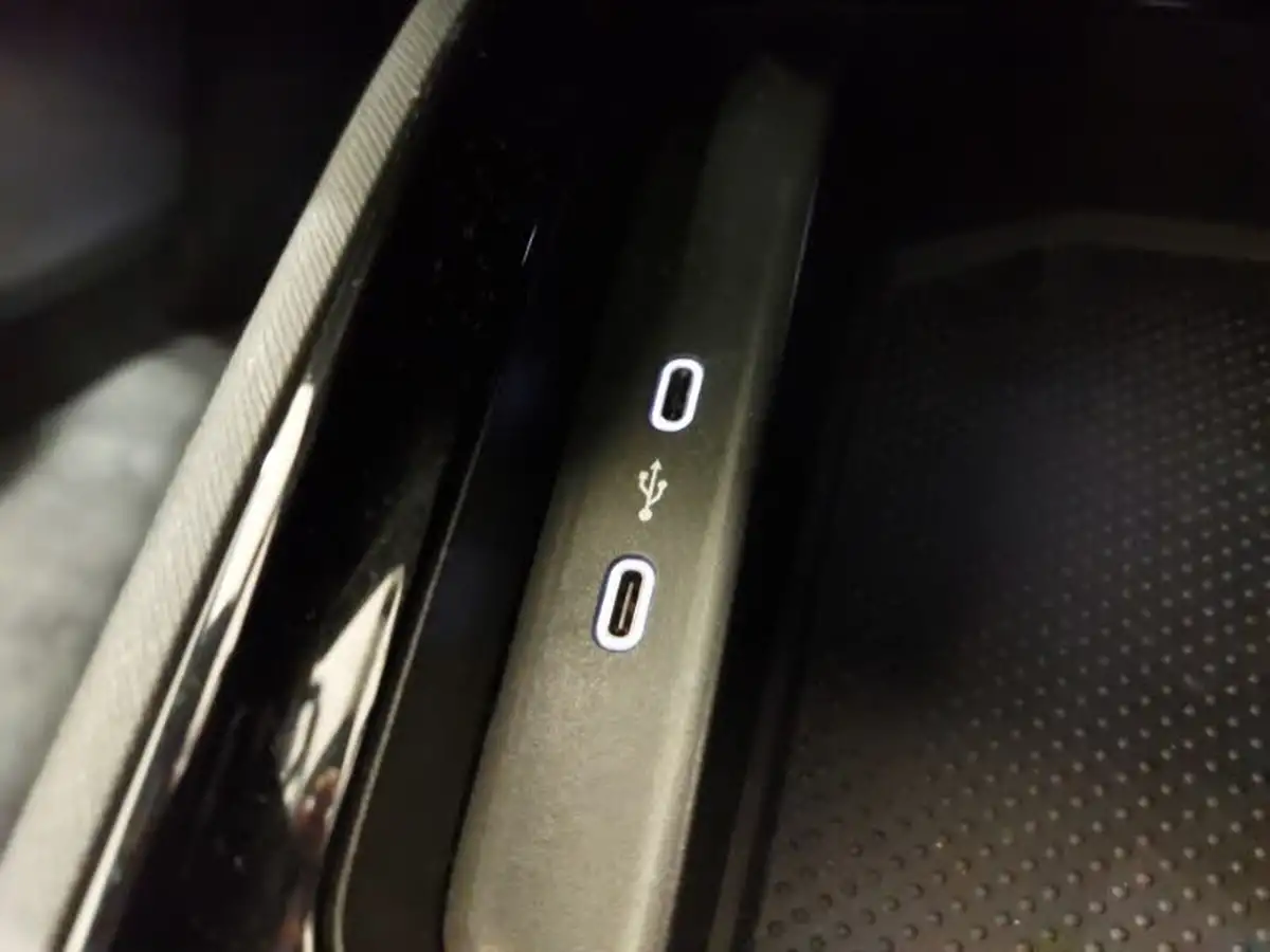 2022-skoda-kamiq-15-tsi-monte-carlo-dsg-big-13