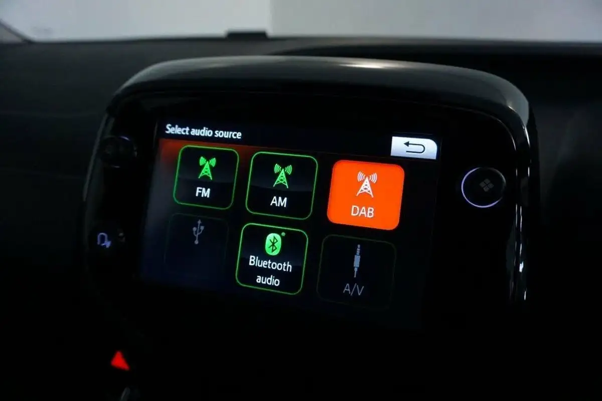 2019-citroen-c1-10-vti-flair-72ps-ss-5d-big-24