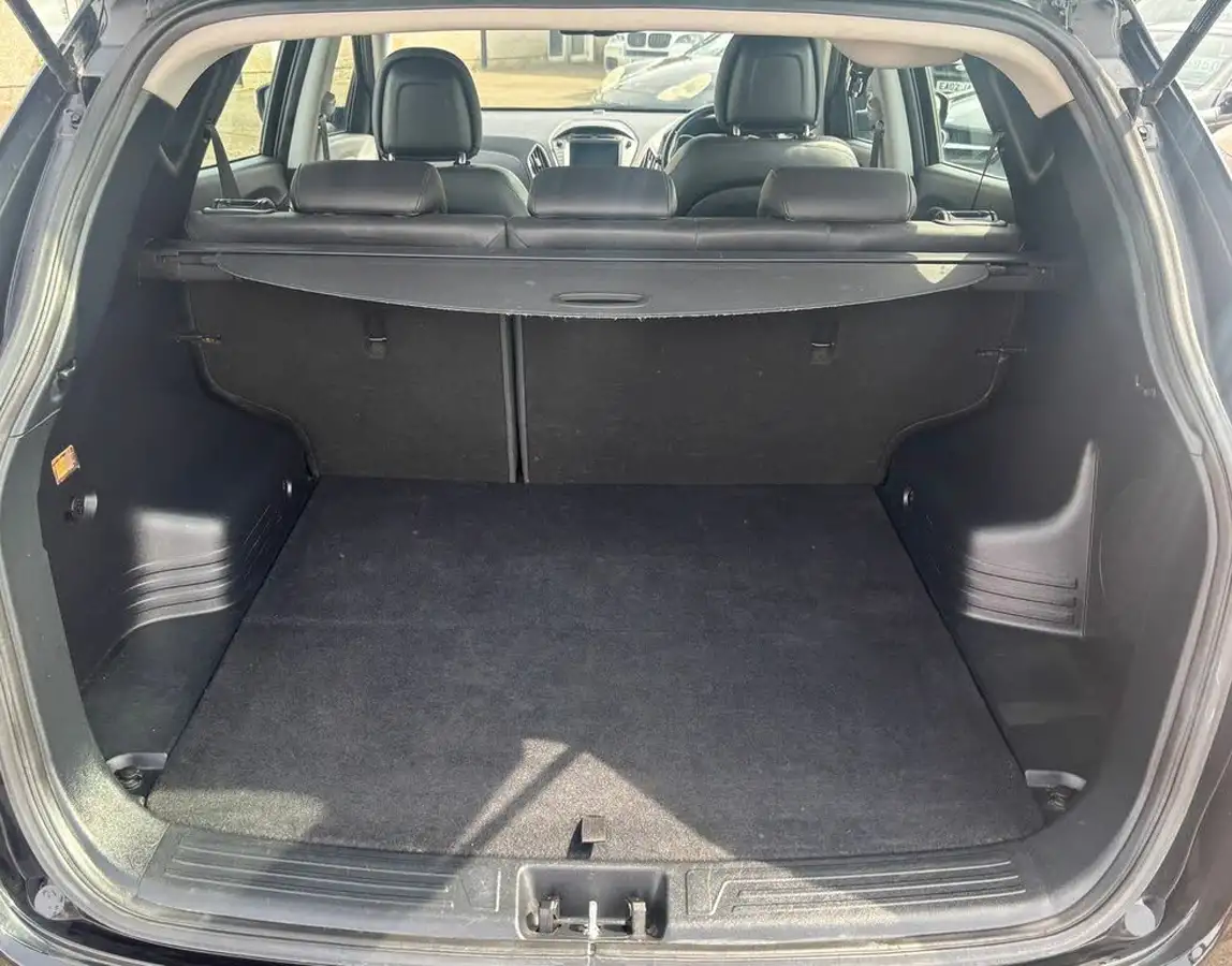 2014-hyundai-ix35-17td-se-nav-big-11