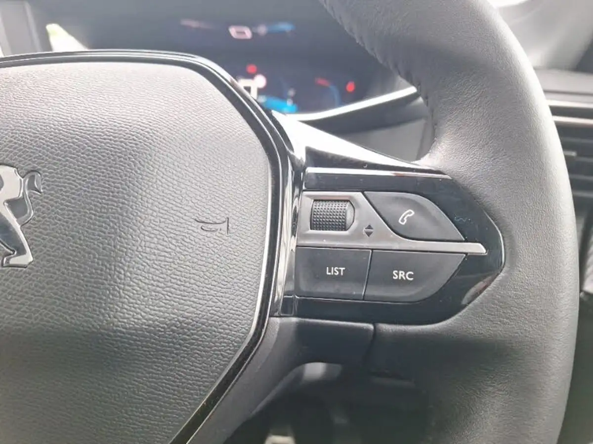 2023-peugeot-208-12-puretech-allure-premium-100ps-big-18