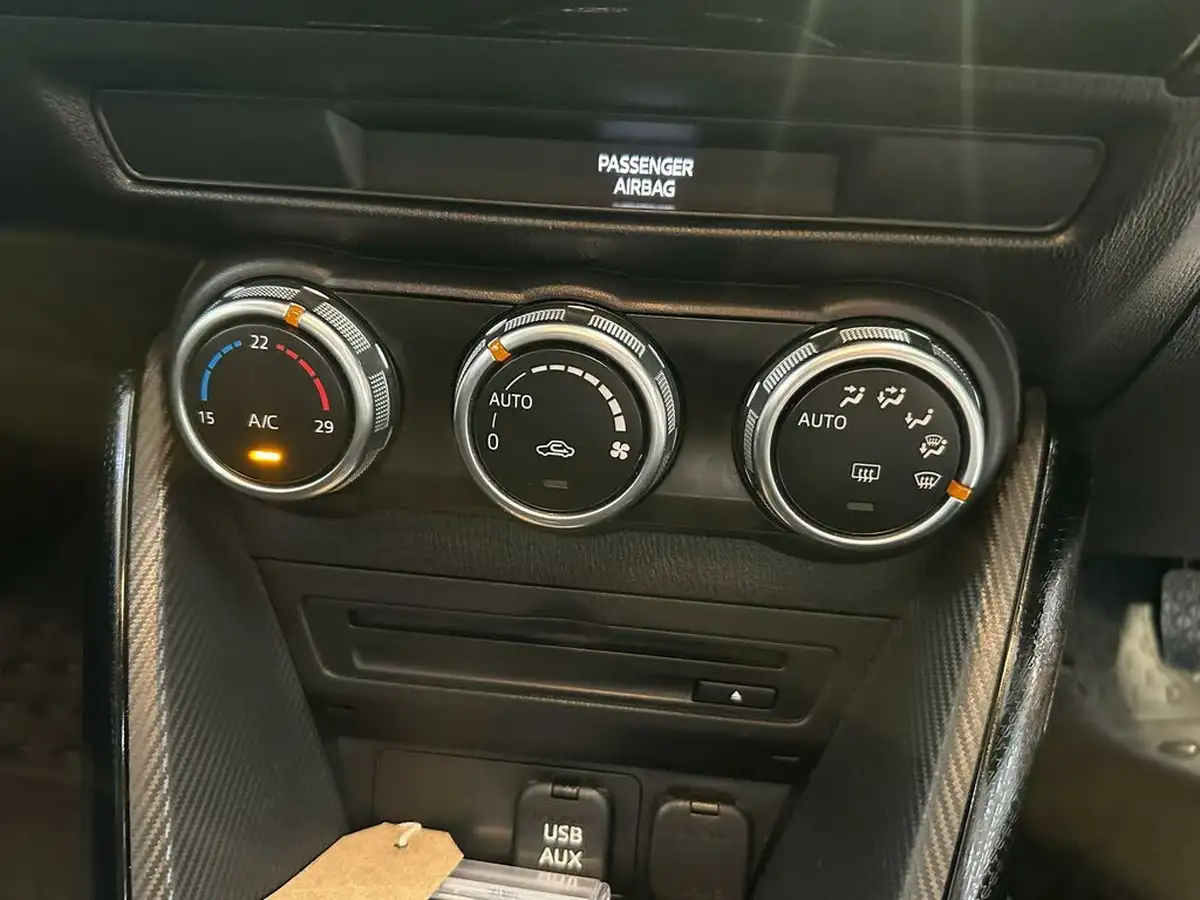 2018-mazda-mazda2-15-se-l-big-9