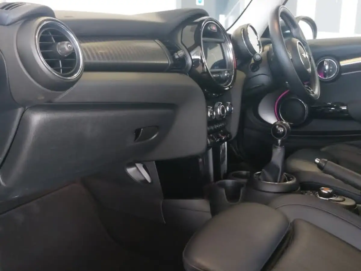 2020-mini-cooper-15-cooper-exclusive-hatchback-3d-big-6