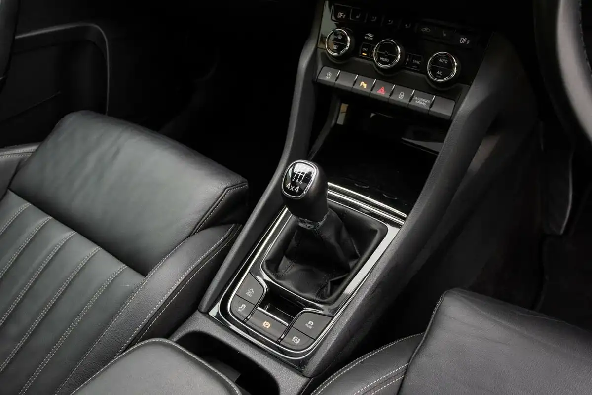 2019-skoda-karoq-20tdi-edition-150ps-4x4-big-32