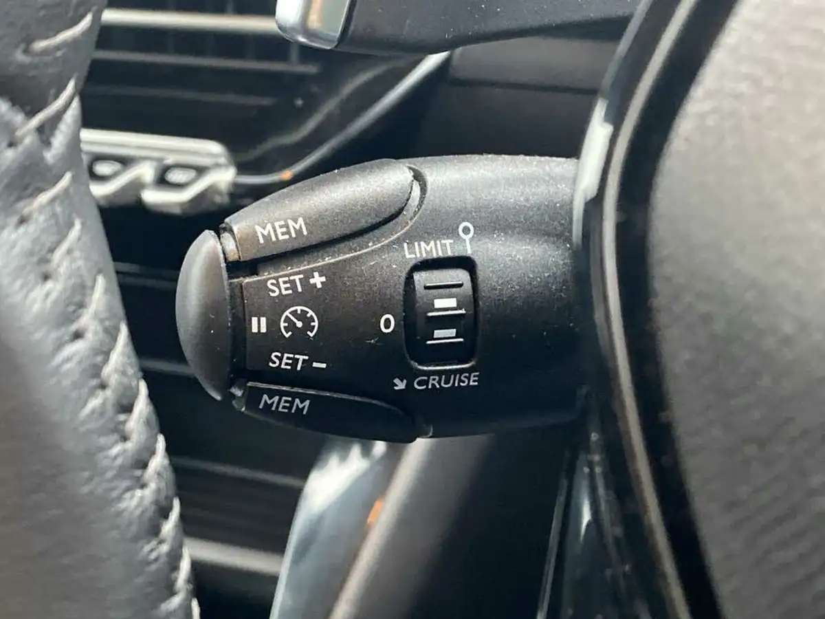 2023-peugeot-208-12-puretech-active-premium-100ps-eat8-big-31