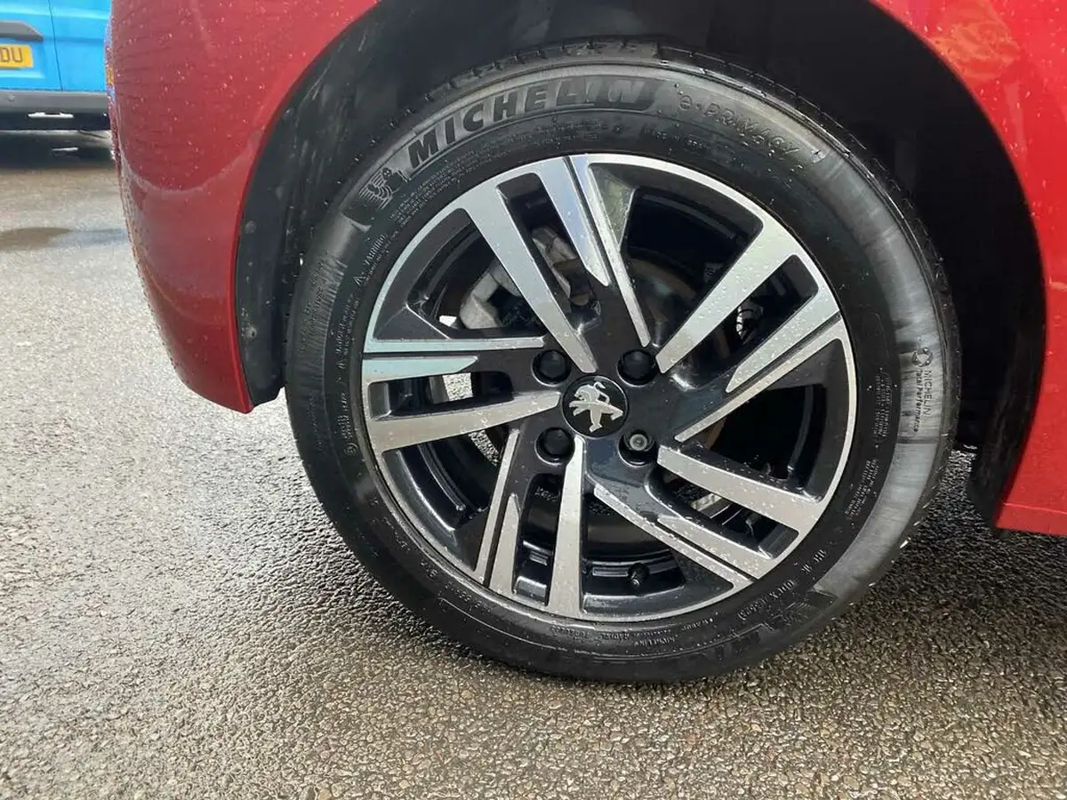2023-peugeot-208-12-puretech-active-premium-100ps-eat8-big-7