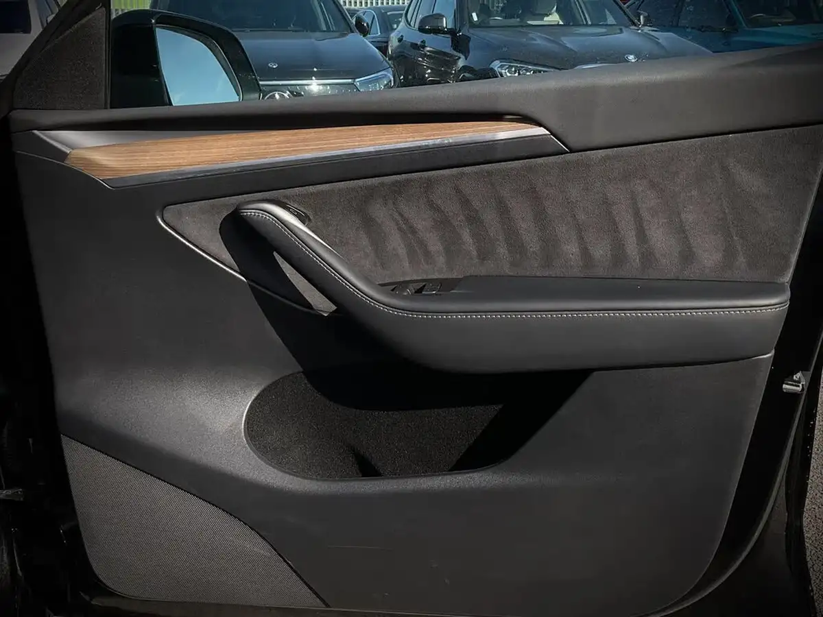 2022-tesla-model-y-e-long-range-big-20