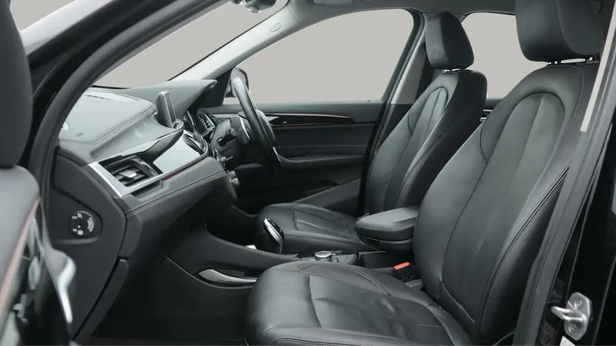 2021-bmw-x1-20-sdrive20i-xline-big-14