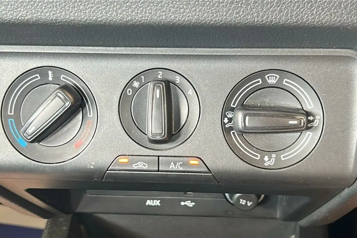 2015-skoda-fabia-12-tsi-se-109ps-estate-big-27