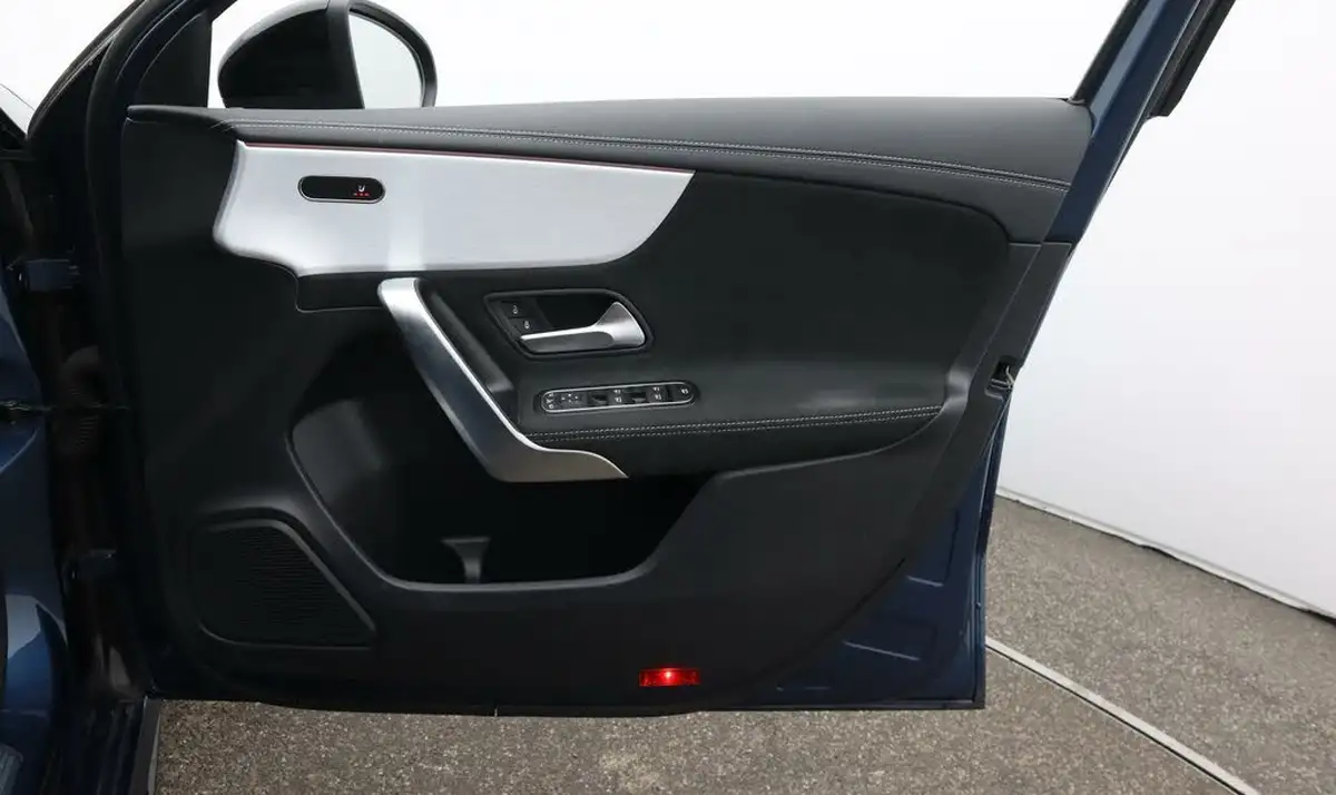 2020-mercedes-benz-a-class-20d-a200d-exclusive-edition-big-15