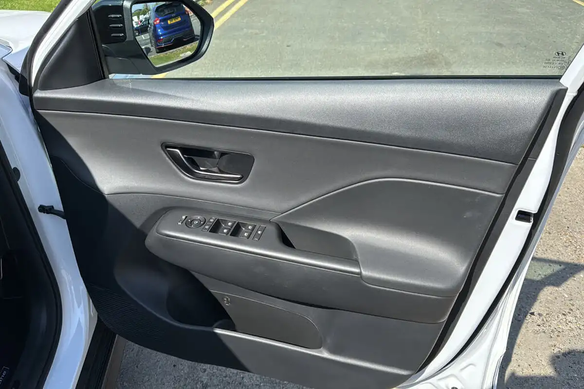 2024-hyundai-kona-10-t-gdi-n-line-s-120ps-dct-big-27