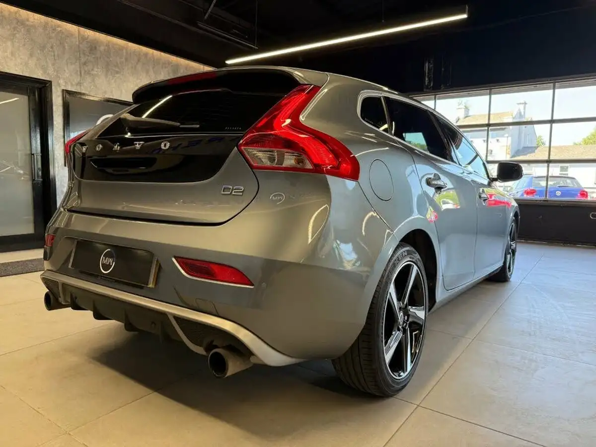 2014-volvo-v40-16td-d2-r-design-big-6