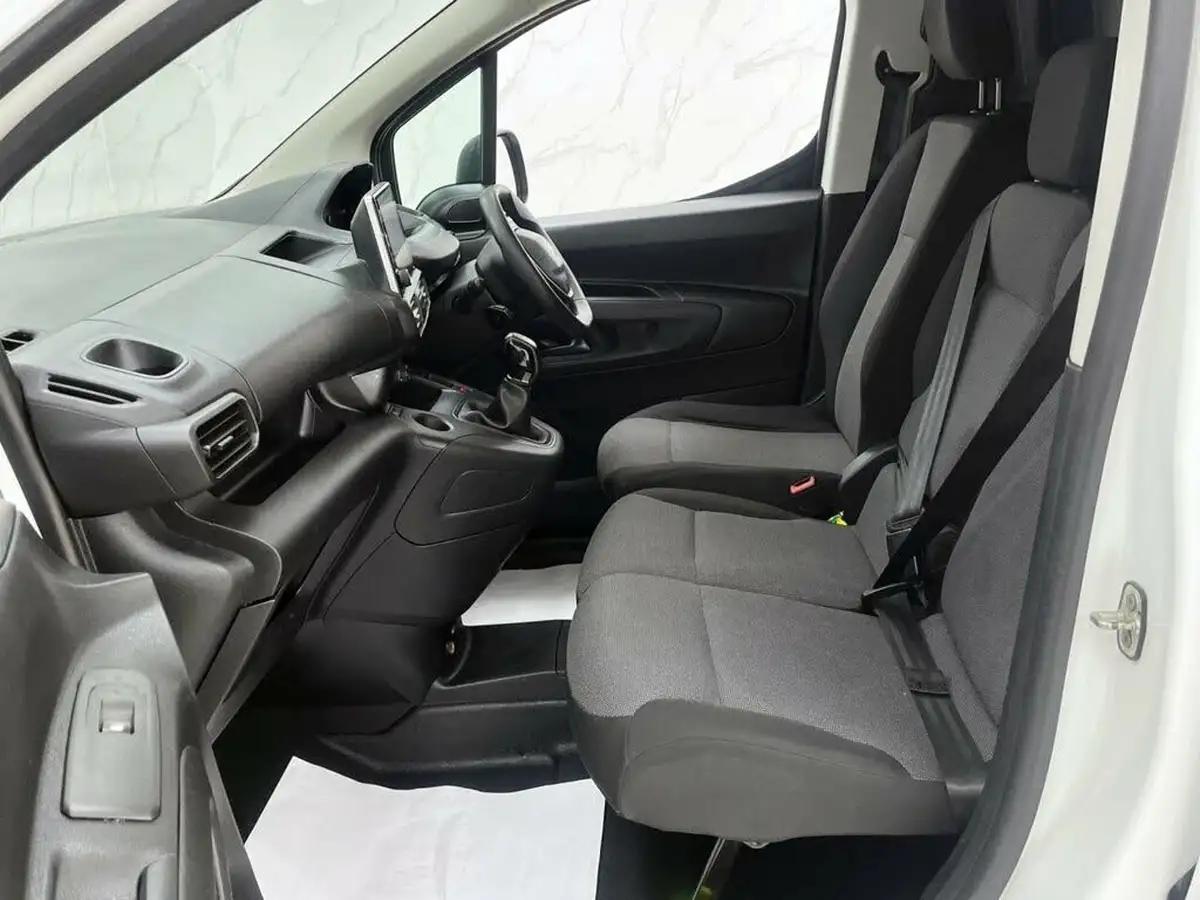 2019-peugeot-partner-15-bluehdi-1000-professional-100ps-eu6dt-panel-big-13