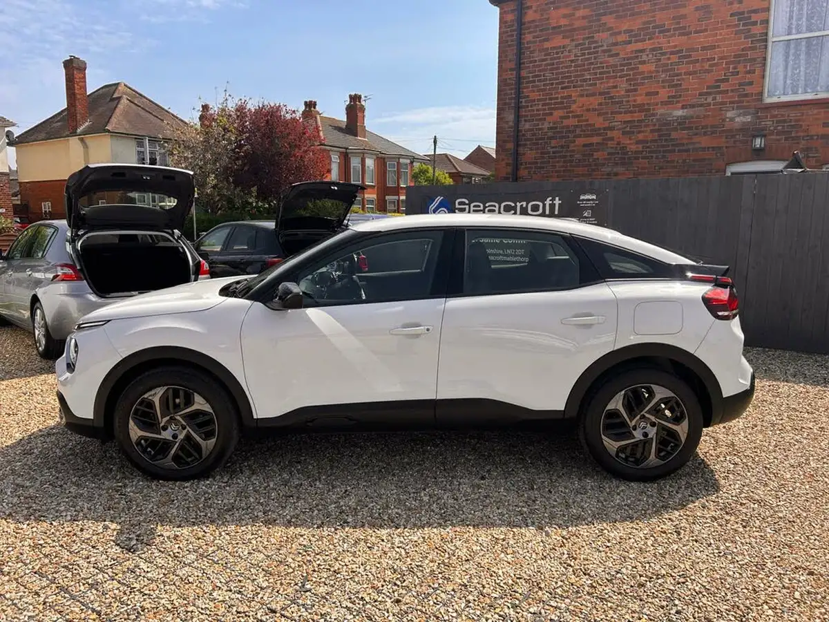 2022-citroen-c4-12-puretech-sense-plus-eat8-big-4