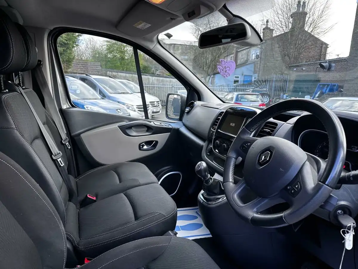 2019-renault-trafic-16dci-ll29-120-sport-nav-eu6c-bus-9-seats-big-17