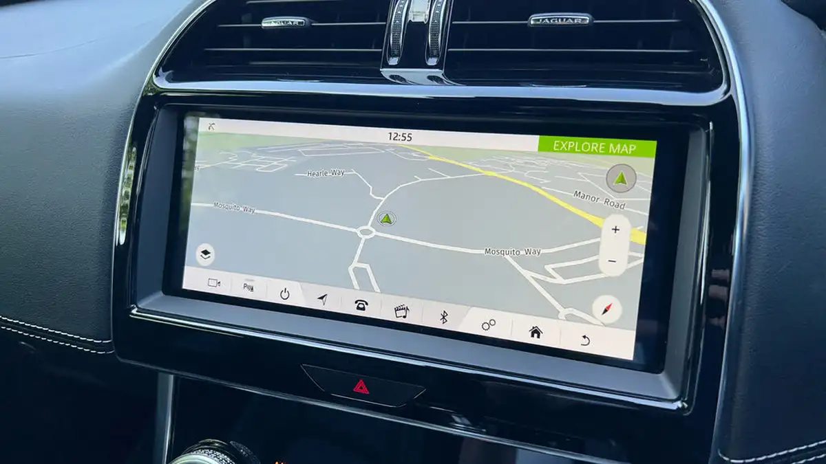 2019-jaguar-xe-20d-r-dynamic-s-awd-big-10
