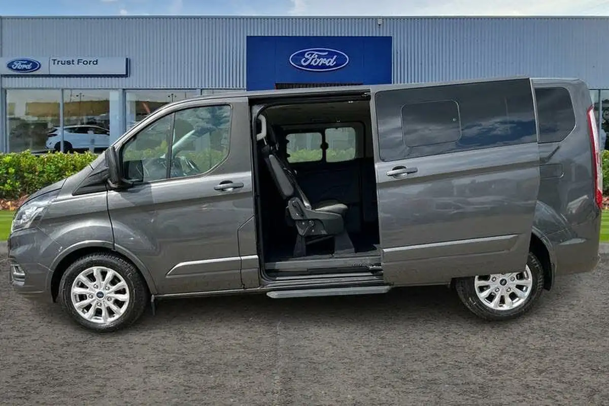 2023-ford-tourneo-custom-big-5