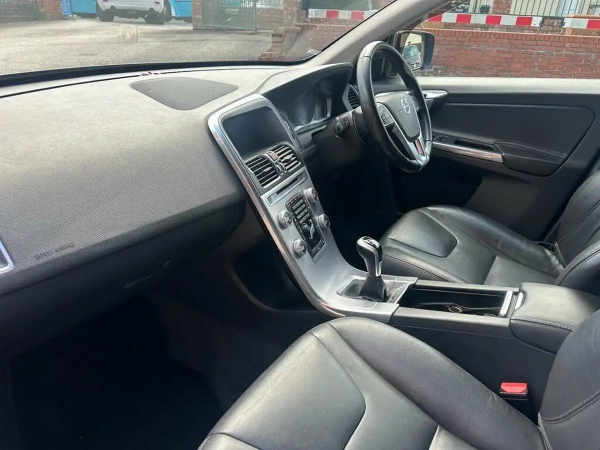 2016-volvo-xc60-20td-d4-se-lux-nav-big-18