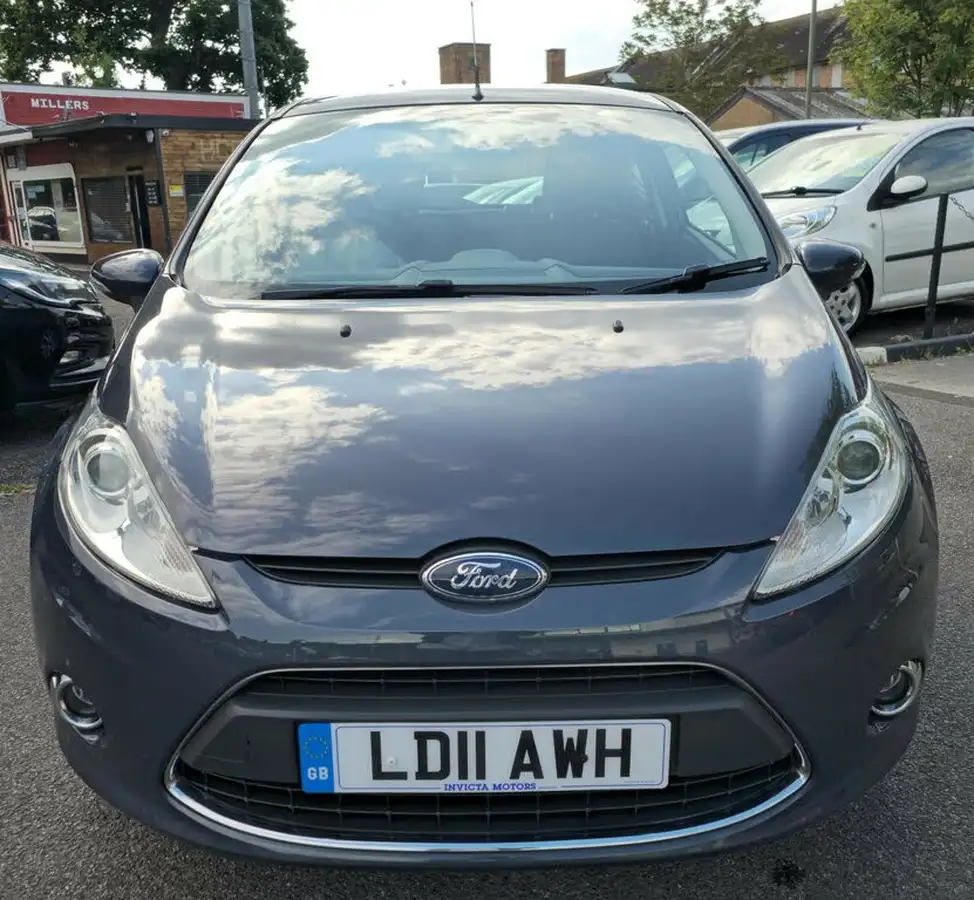 2011-ford-fiesta-14-zetec-3d-big-1