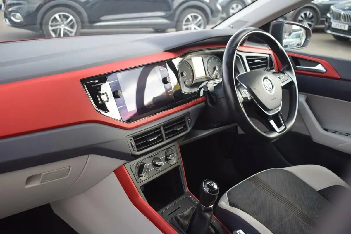 2020-volkswagen-polo-10-beats-80ps-big-14