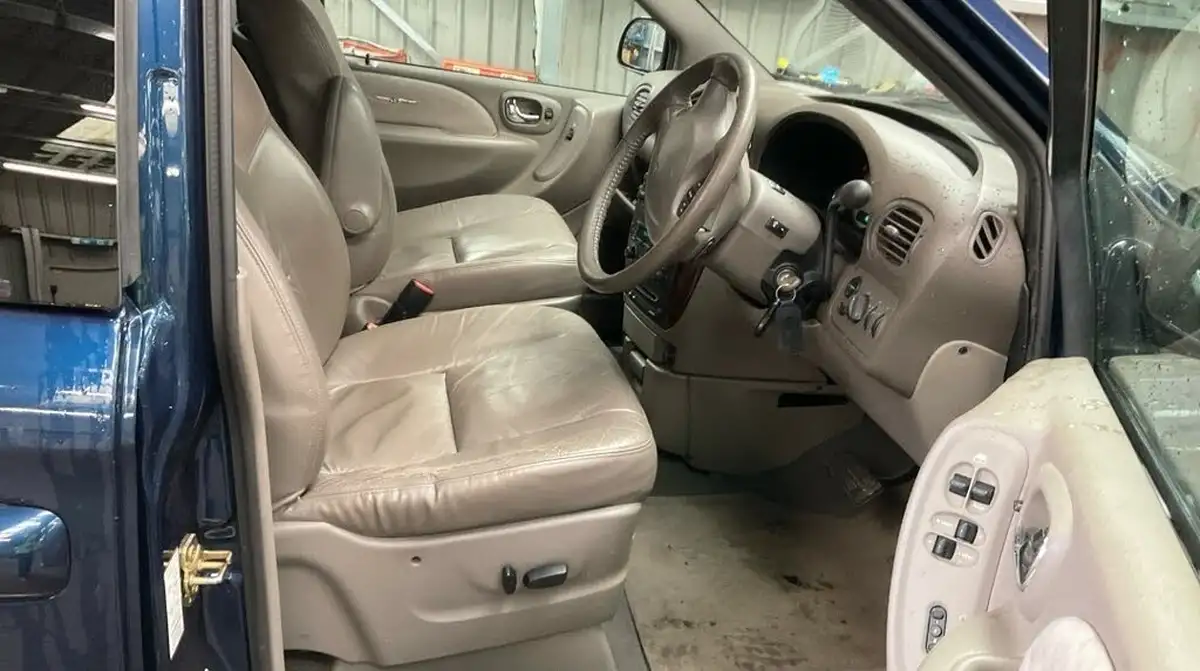 2003-chrysler-grand-voyager-33-limited-big-5