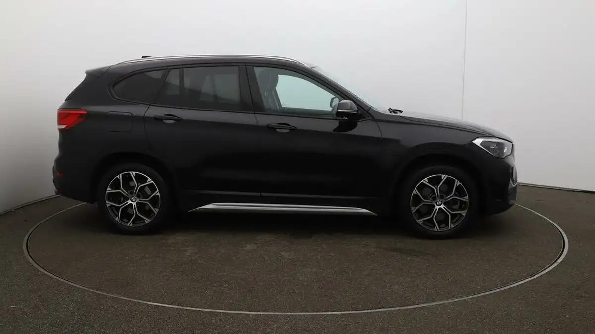 2022-bmw-x1-20-xdrive20i-xline-big-40