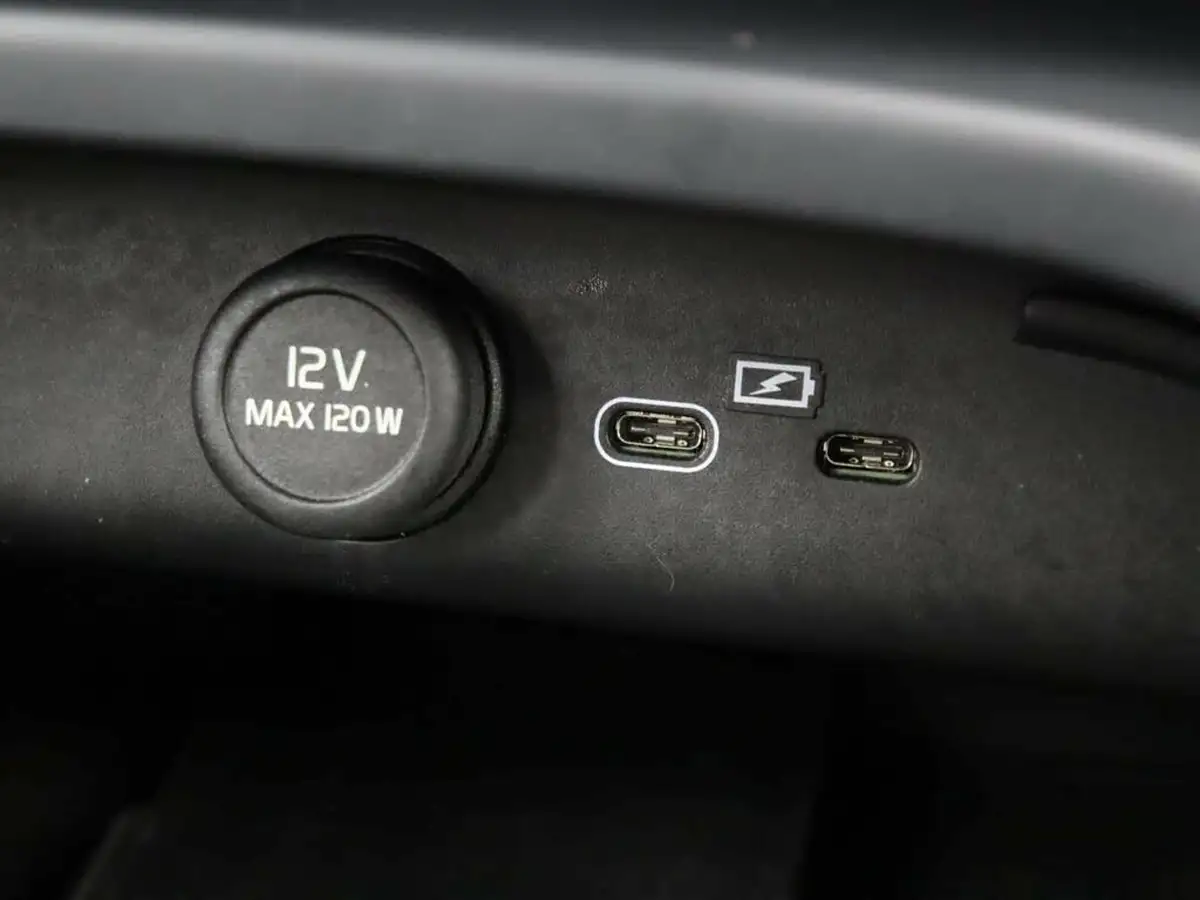 2023-volvo-xc40-20-b3-core-big-37