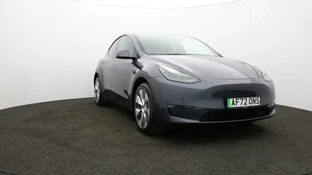 2022-tesla-model-y-e-long-range-big-44
