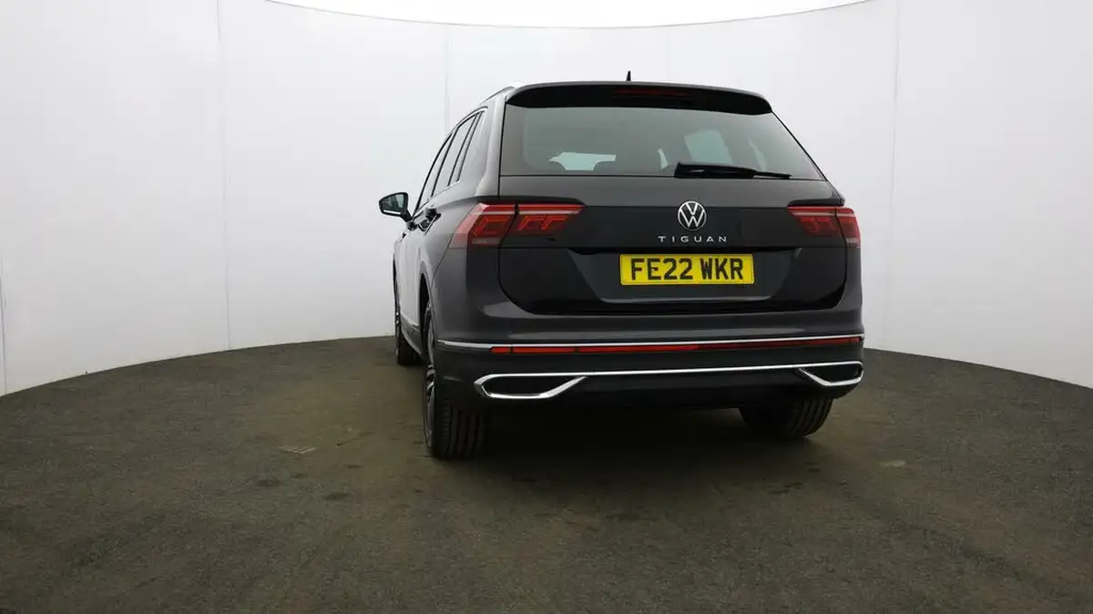 2022-volkswagen-tiguan-15-tsi-elegance-big-24