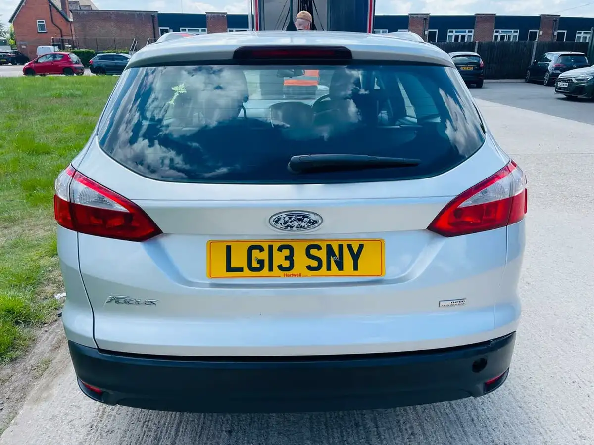 2013-ford-focus-16tdci-zetec-115ps-estate-big-10