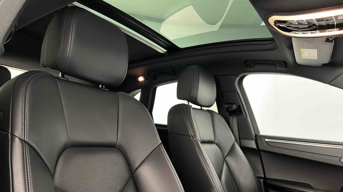 2019-porsche-macan-20-big-32