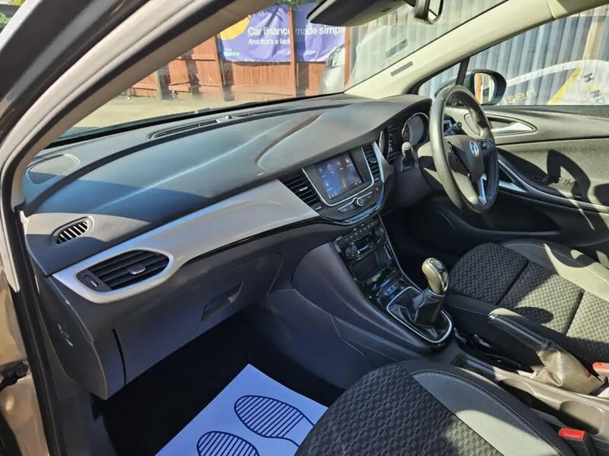 2021-vauxhall-astra-12-turbo-sri-145ps-big-25