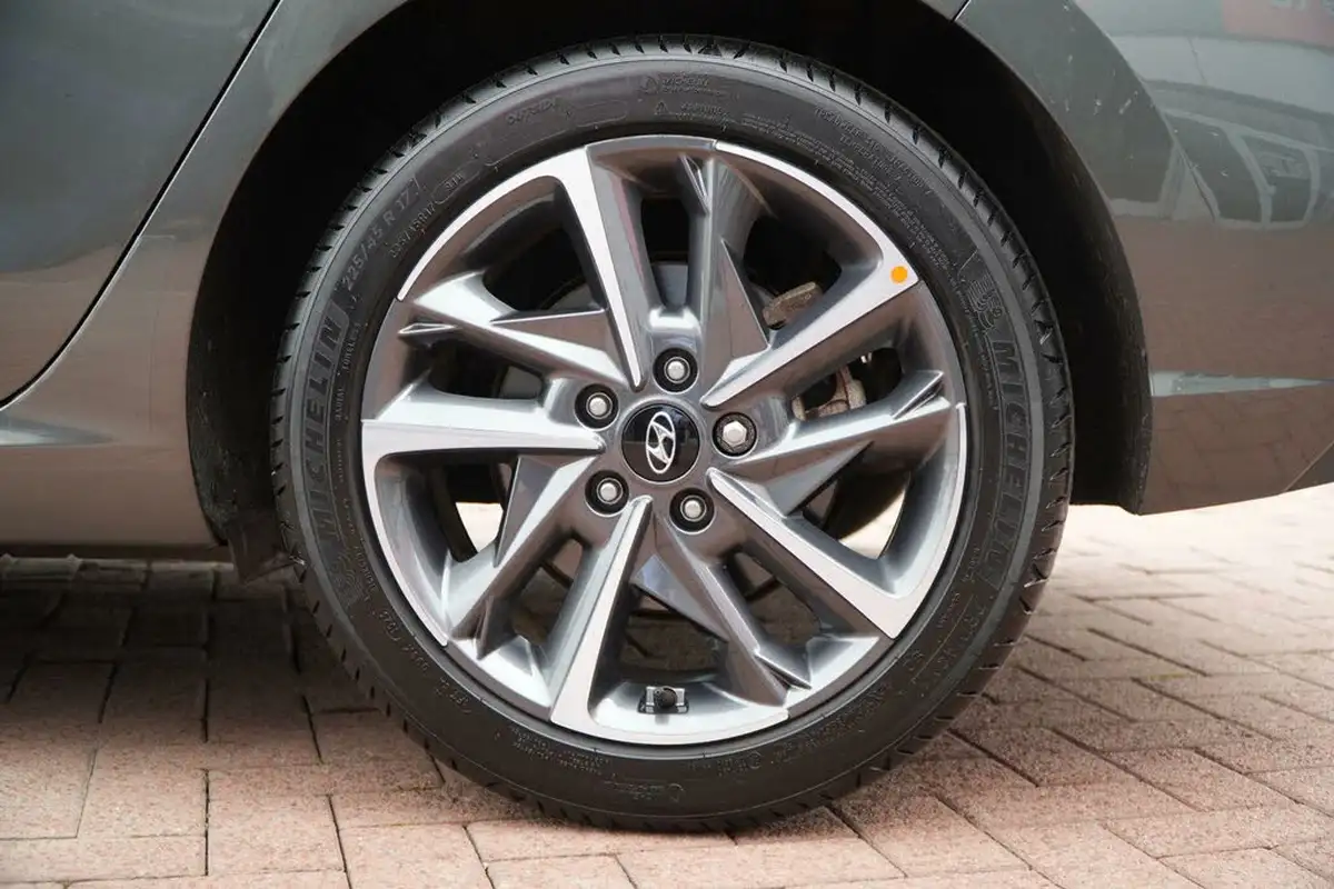 2023-hyundai-i30-10-t-gdi-premium-hatchback-big-37